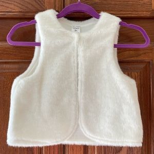 Carter’s ivory faux fur vest 3T EUC